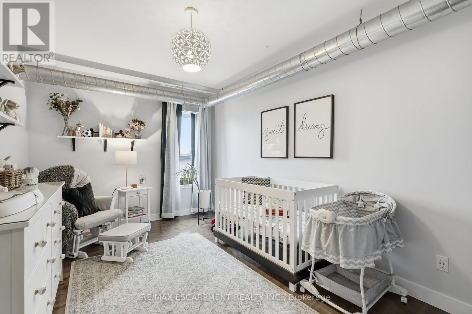 414 John Street, Hamilton, ON - Indoor Photo Showing Bedroom