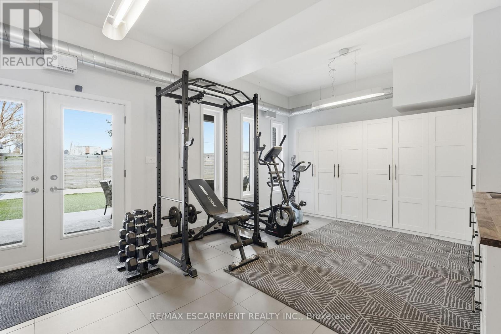 414 John Street, Hamilton, ON - Indoor Photo Showing Gym Room