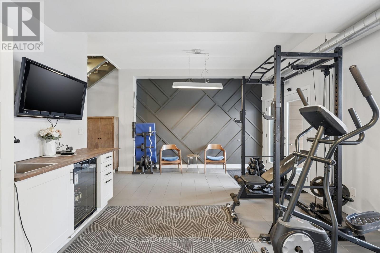 414 John Street, Hamilton, ON - Indoor Photo Showing Gym Room