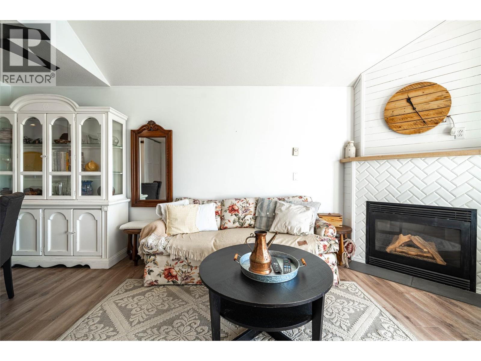 3320 Centennial Drive Unit# 403, Vernon, BC - Indoor Photo Showing Living Room With Fireplace