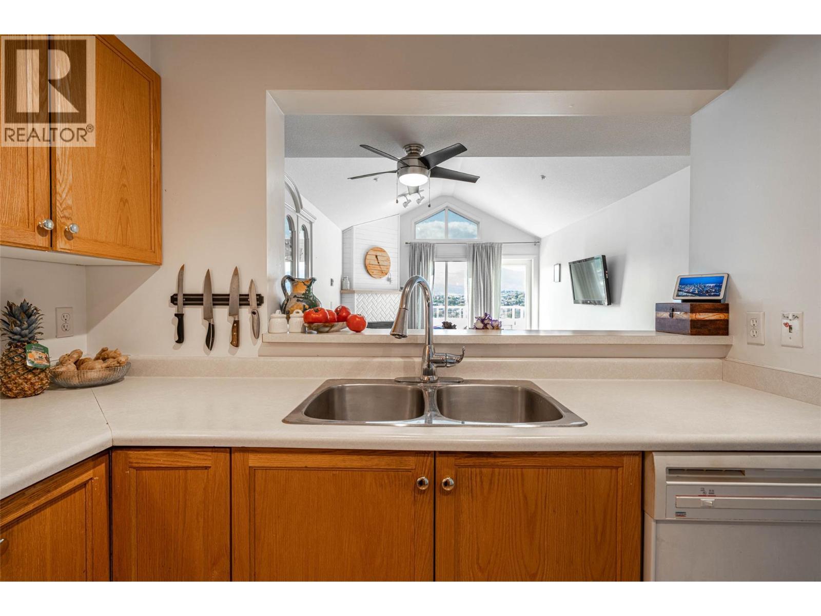 3320 Centennial Drive Unit# 403, Vernon, BC - Indoor Photo Showing Kitchen With Double Sink