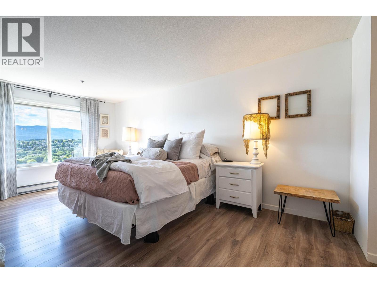 3320 Centennial Drive Unit# 403, Vernon, BC - Indoor Photo Showing Bedroom