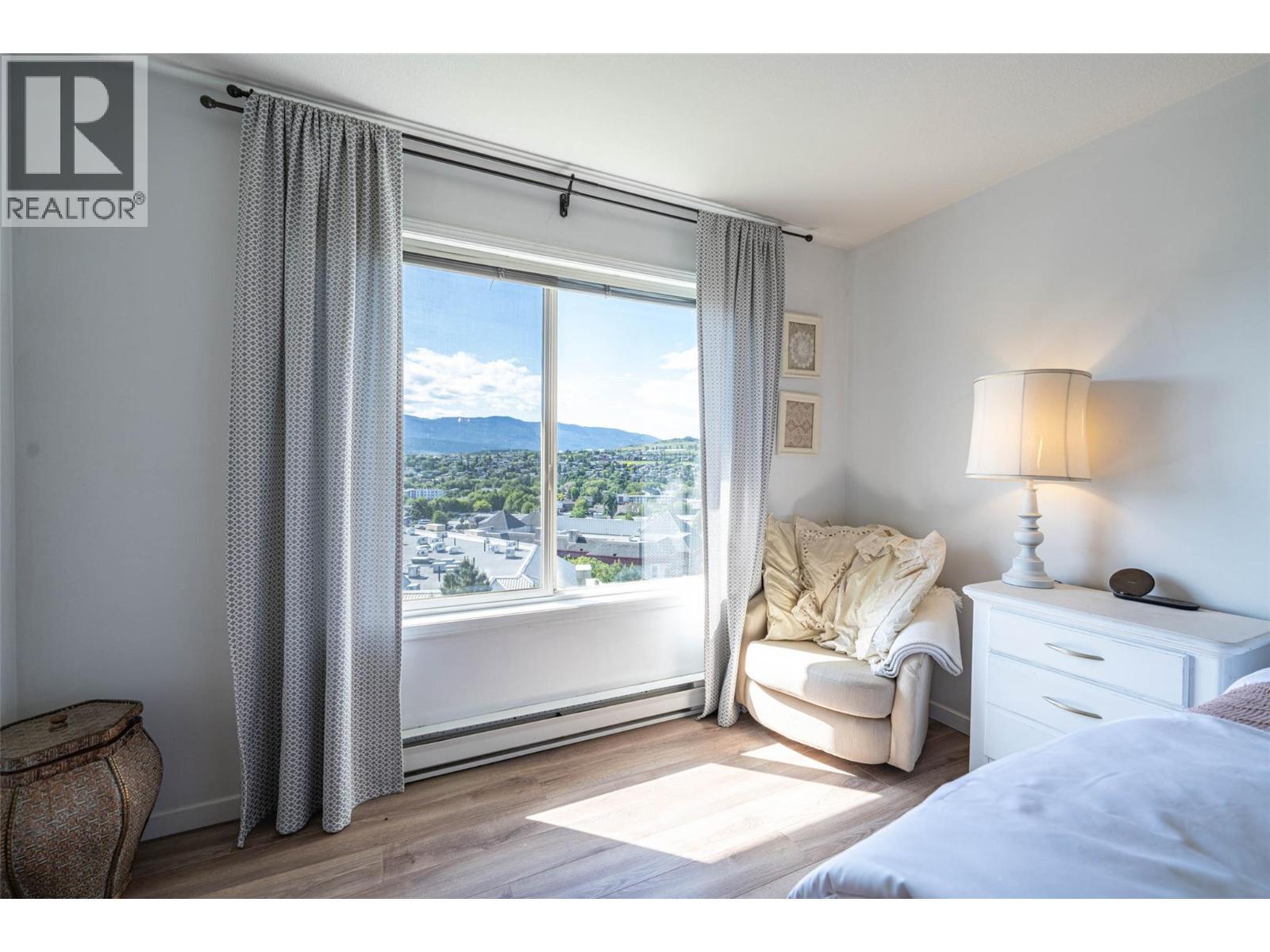 3320 Centennial Drive Unit# 403, Vernon, BC - Indoor Photo Showing Bedroom
