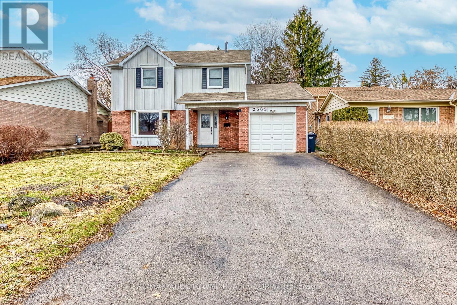 2565 Windjammer Road, Mississauga, ON - Outdoor With Facade