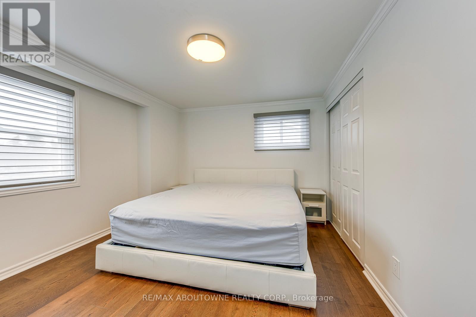 2565 Windjammer Road, Mississauga, ON - Indoor Photo Showing Bedroom