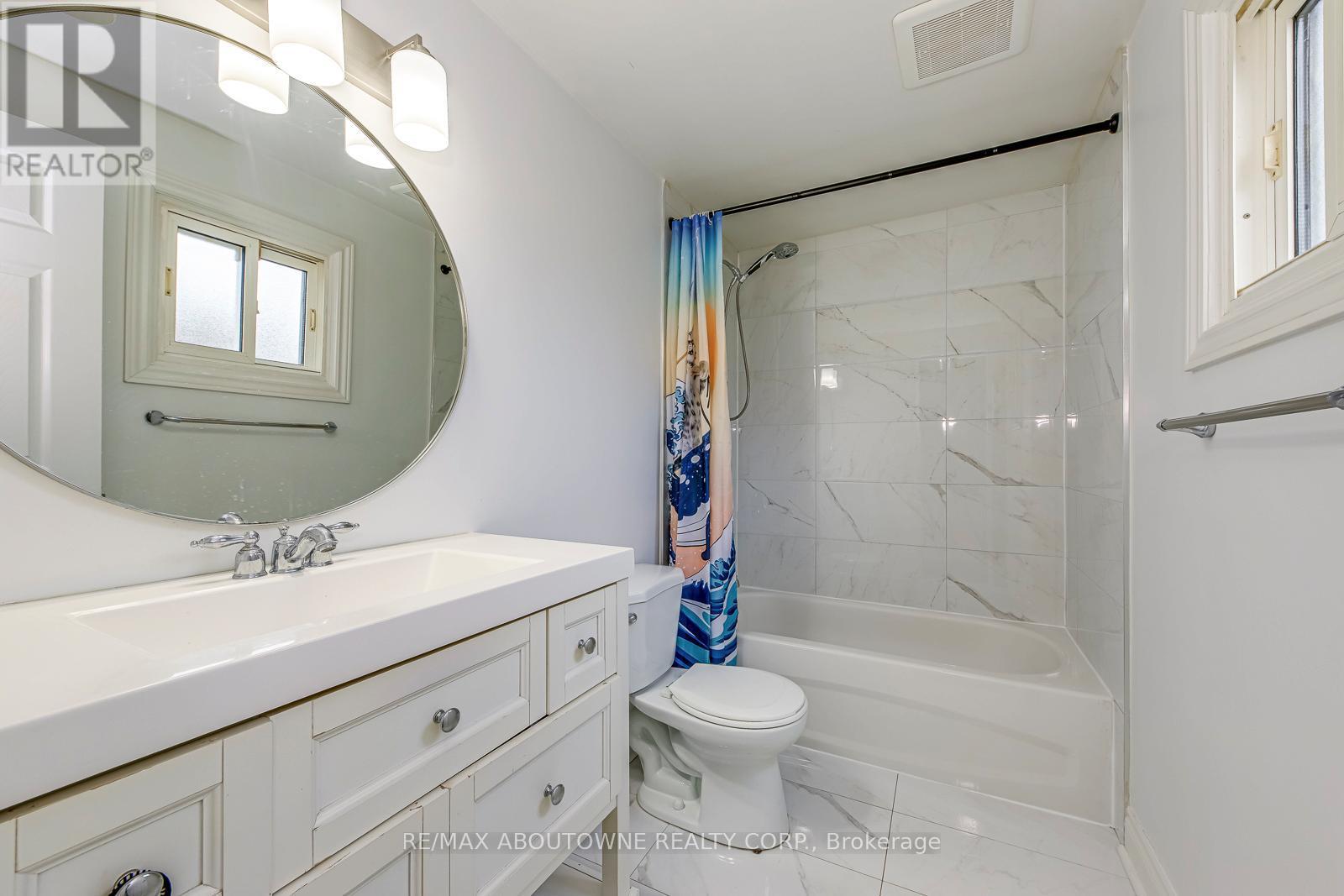 2565 Windjammer Road, Mississauga, ON - Indoor Photo Showing Bathroom