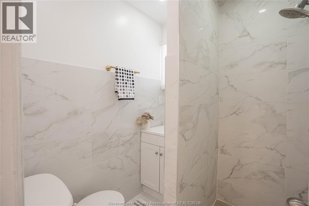 1345 Henry Ford, Windsor, ON - Indoor Photo Showing Bathroom