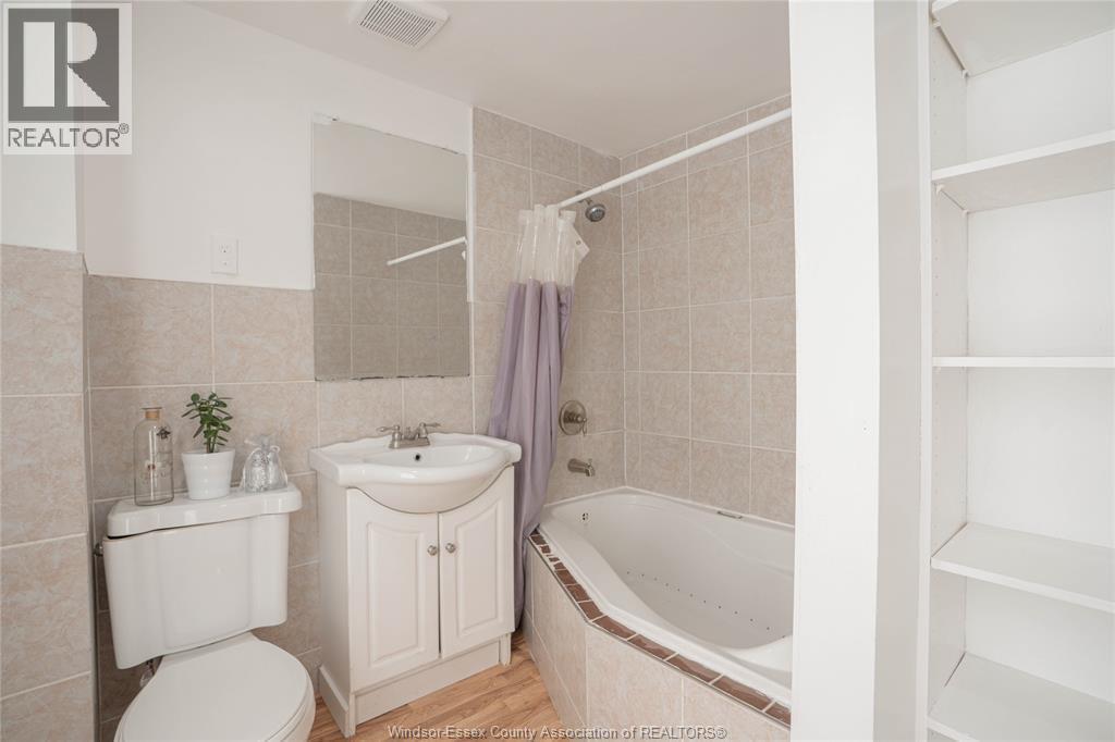 1345 Henry Ford, Windsor, ON - Indoor Photo Showing Bathroom
