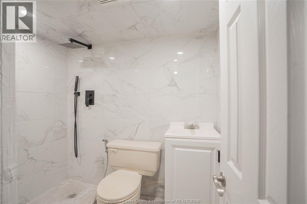 1345 Henry Ford, Windsor, ON - Indoor Photo Showing Bathroom