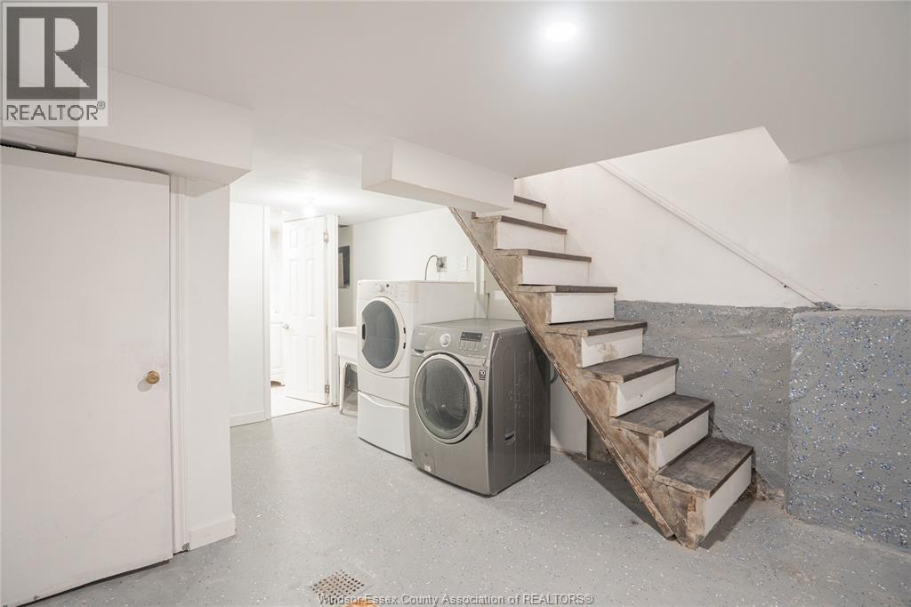 1345 Henry Ford, Windsor, ON - Indoor Photo Showing Laundry Room