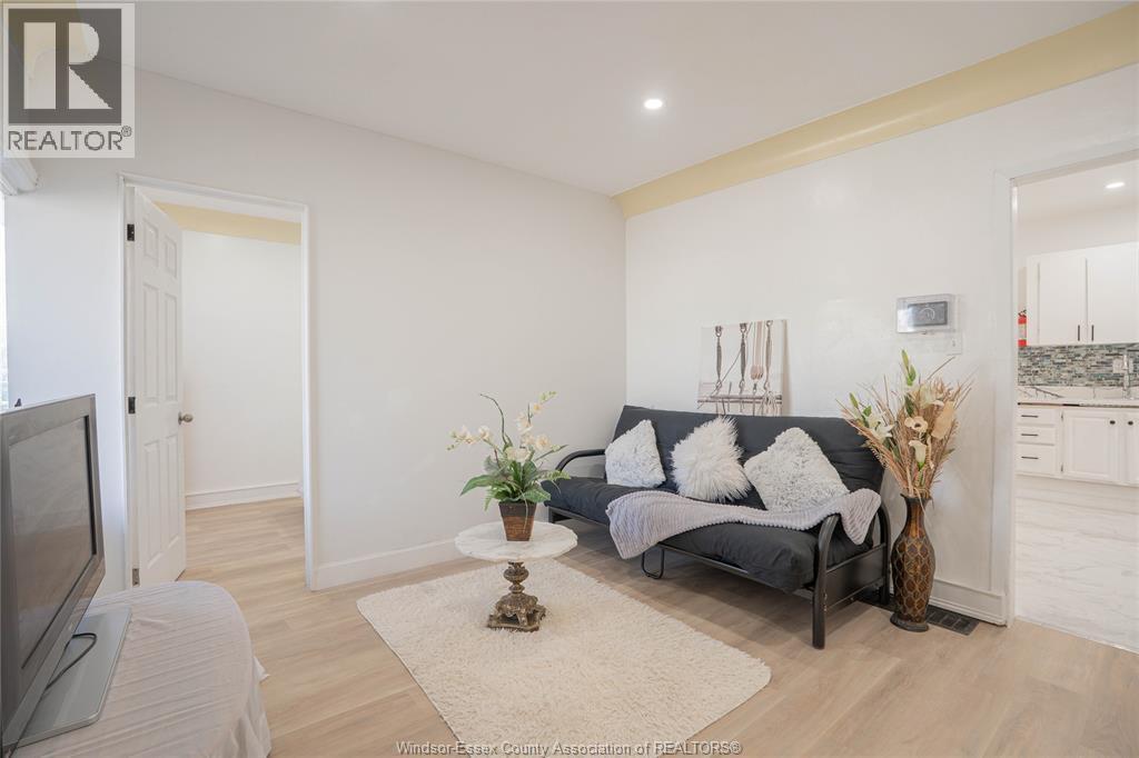 1345 Henry Ford, Windsor, ON - Indoor Photo Showing Living Room
