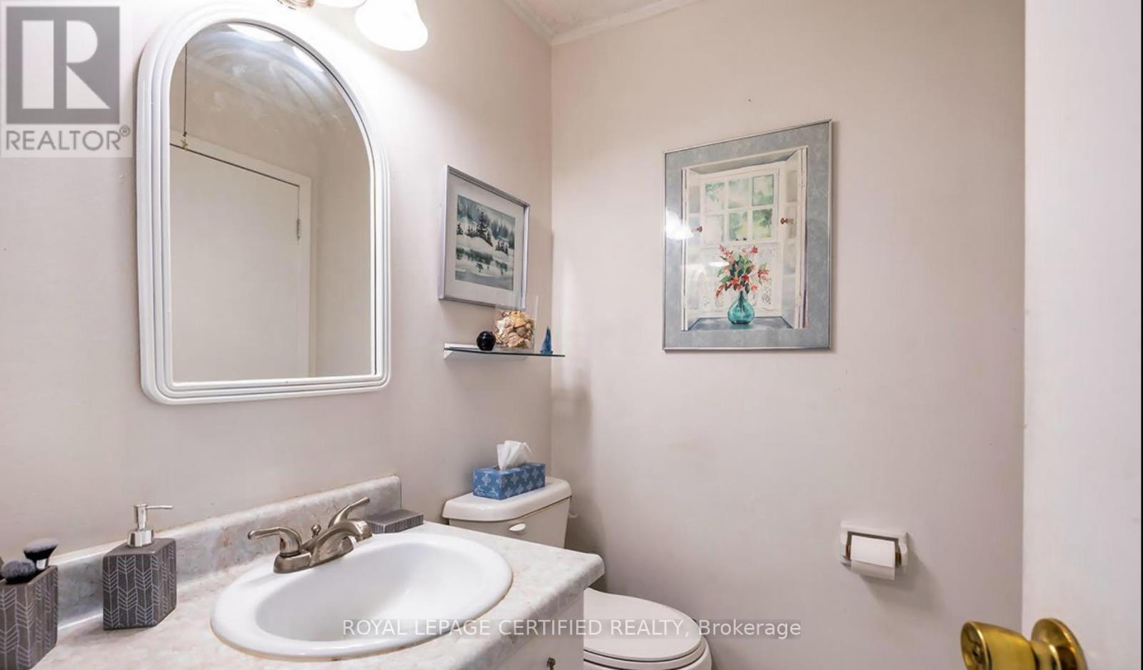 Washroom Main Floor - 6872 Darcel Avenue, Mississauga, ON - Indoor Photo Showing Bathroom