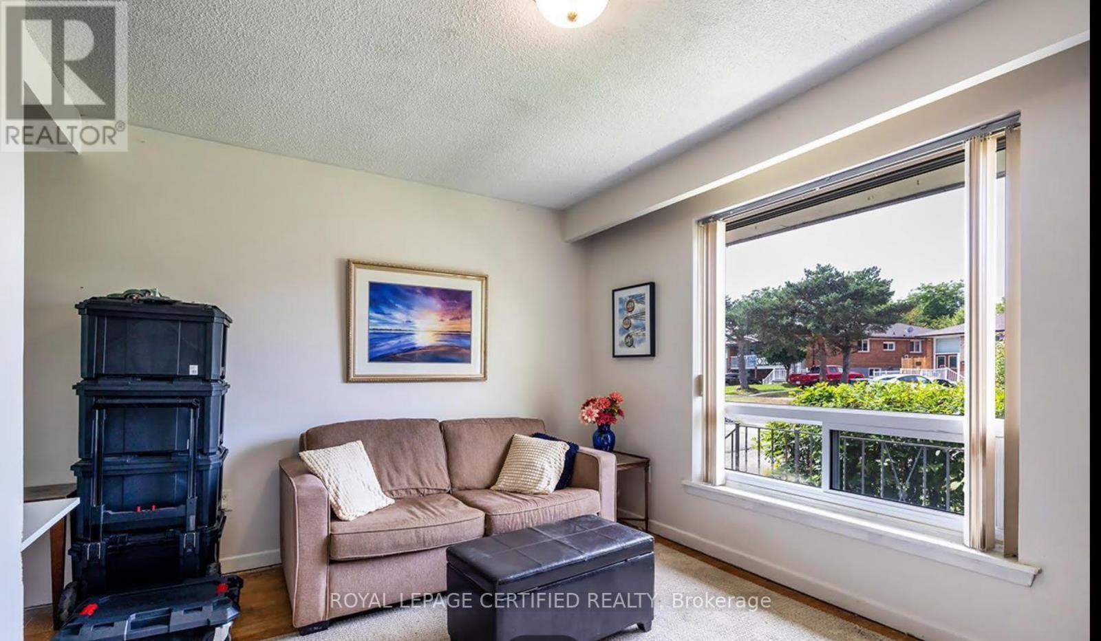 Bdr Main floor - 6872 Darcel Avenue, Mississauga, ON - Indoor Photo Showing Other Room