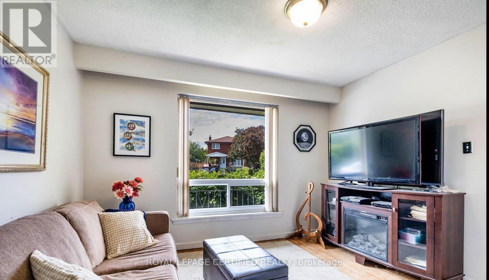 bdr Main Floor - 6872 Darcel Avenue, Mississauga, ON - Indoor Photo Showing Living Room