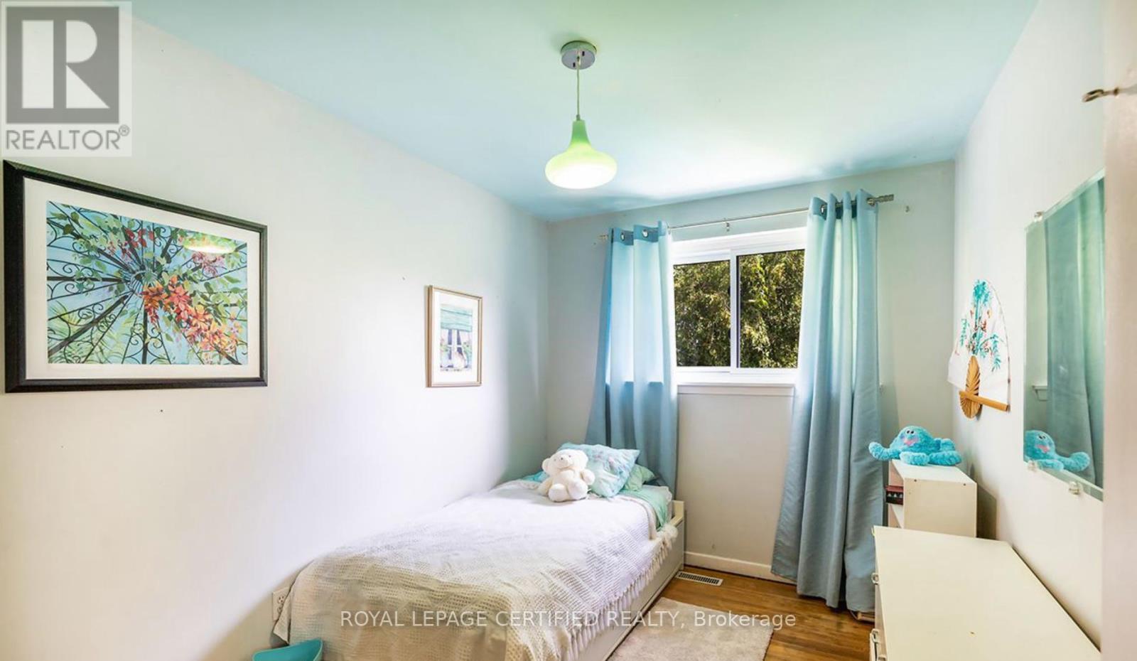 2nd bdr 2nd floor - 6872 Darcel Avenue, Mississauga, ON - Indoor Photo Showing Bedroom