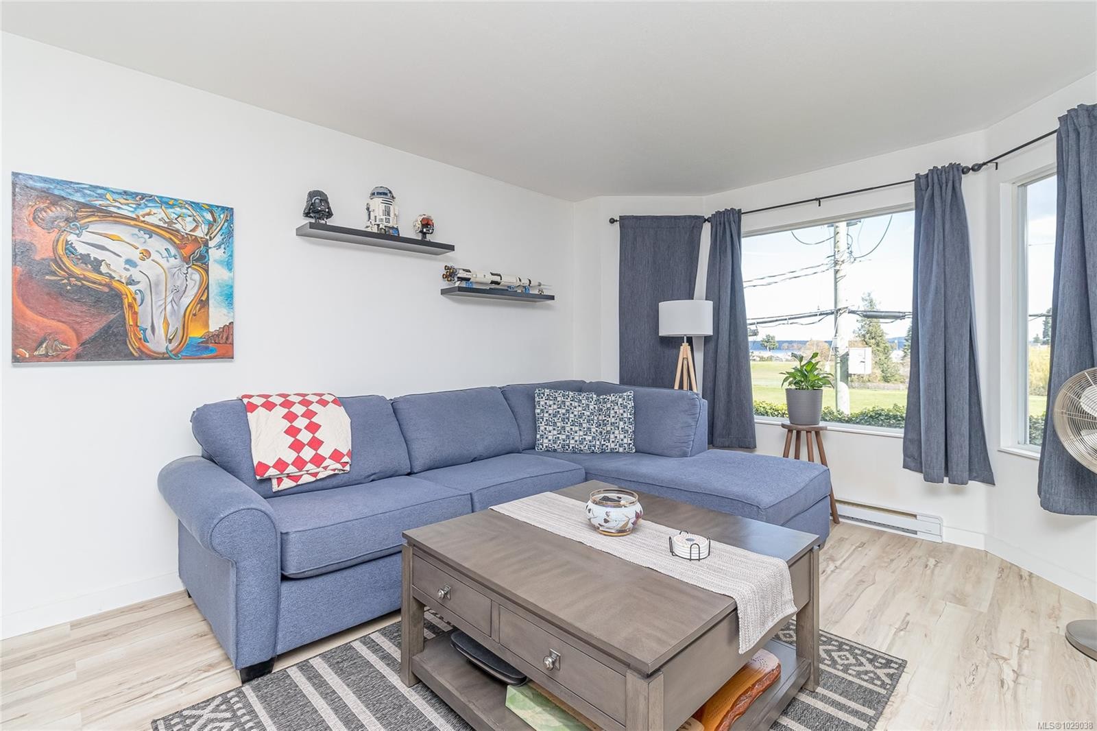 107-9916 Daniel St, Chemainus, BC - Indoor Photo Showing Living Room