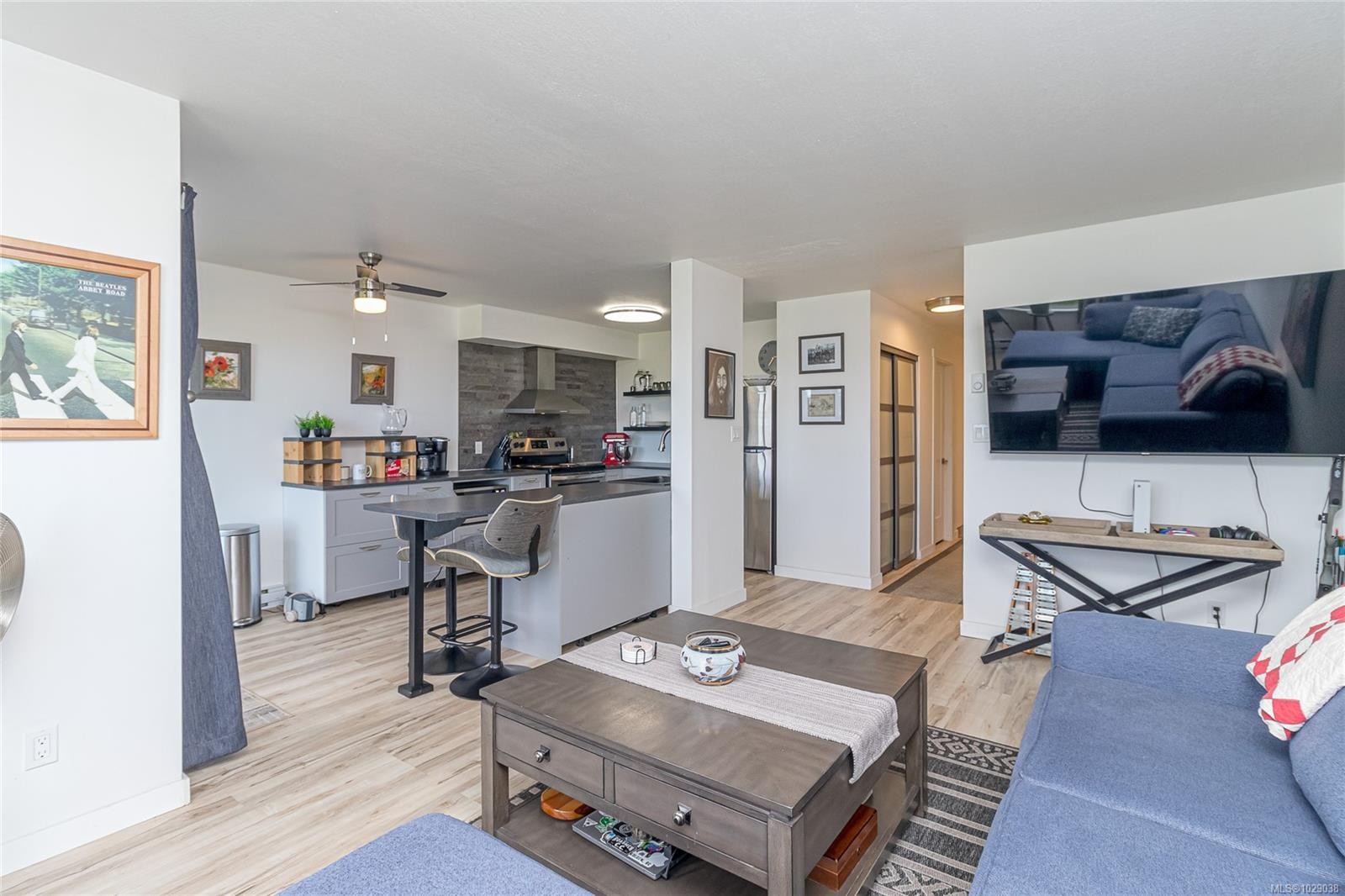 107-9916 Daniel St, Chemainus, BC - Indoor