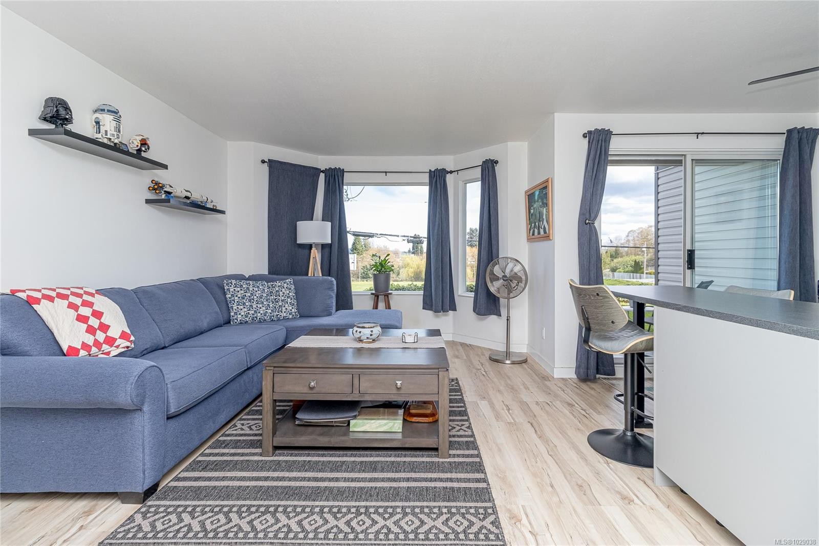 107-9916 Daniel St, Chemainus, BC - Indoor Photo Showing Living Room