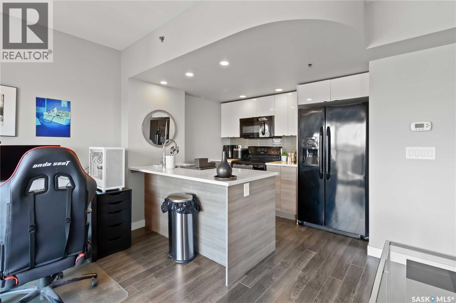 801 550 4Th Avenue N, Saskatoon, SK - Indoor Photo Showing Kitchen
