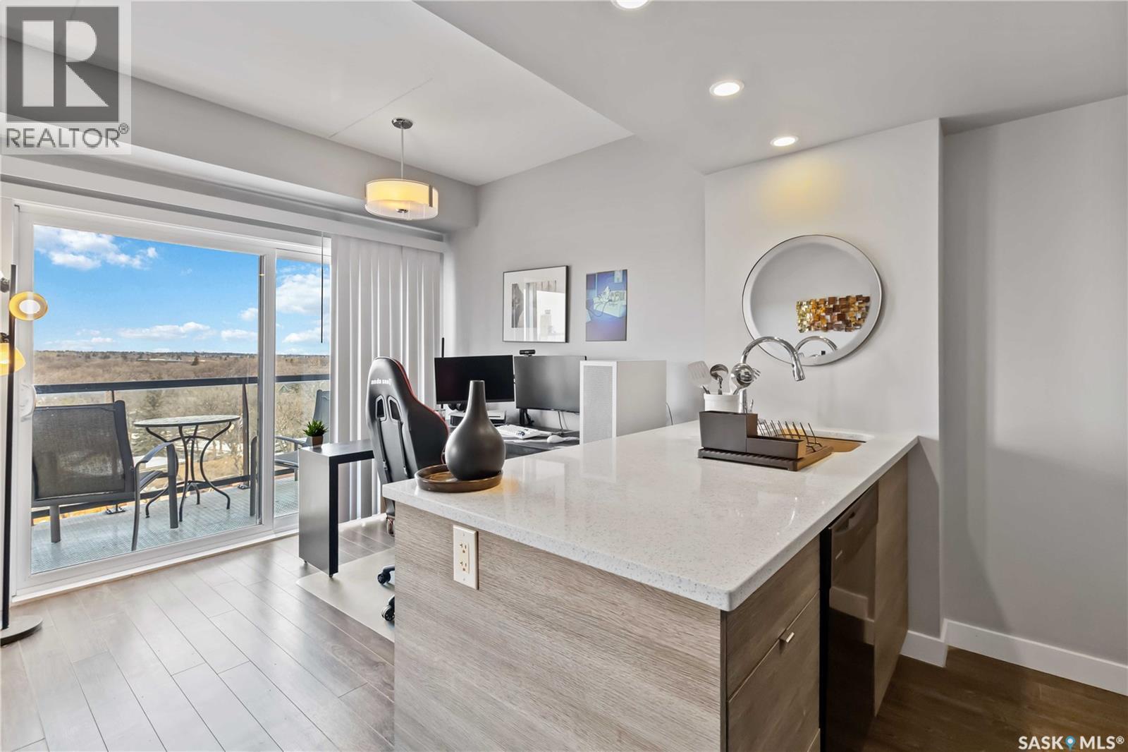 801 550 4Th Avenue N, Saskatoon, SK - Indoor