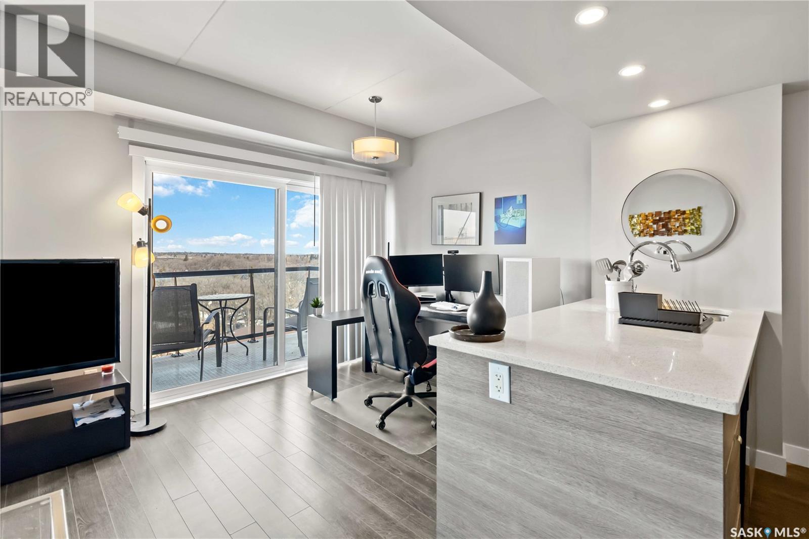 801 550 4Th Avenue N, Saskatoon, SK - Indoor