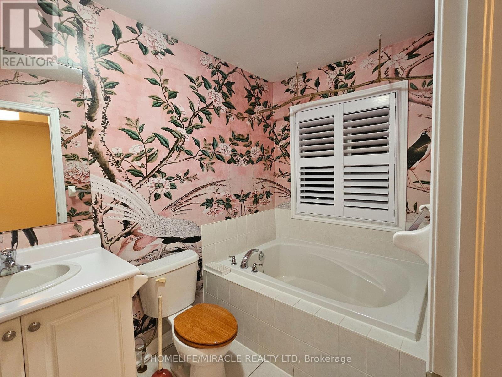 868 Oasis Drive, Mississauga, ON - Indoor Photo Showing Bathroom