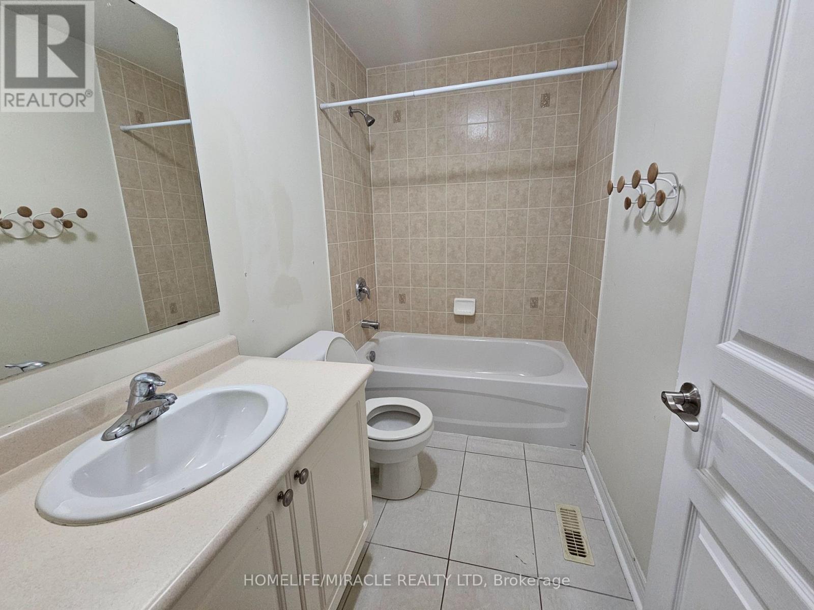 868 Oasis Drive, Mississauga, ON - Indoor Photo Showing Bathroom