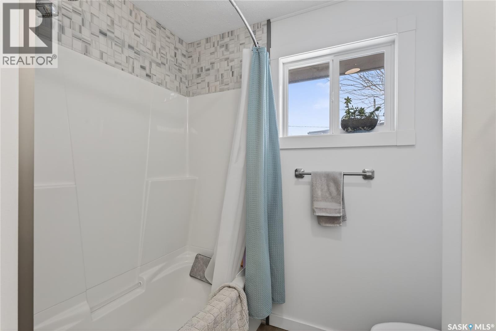 35 King Crescent, Humboldt, SK - Indoor Photo Showing Bathroom