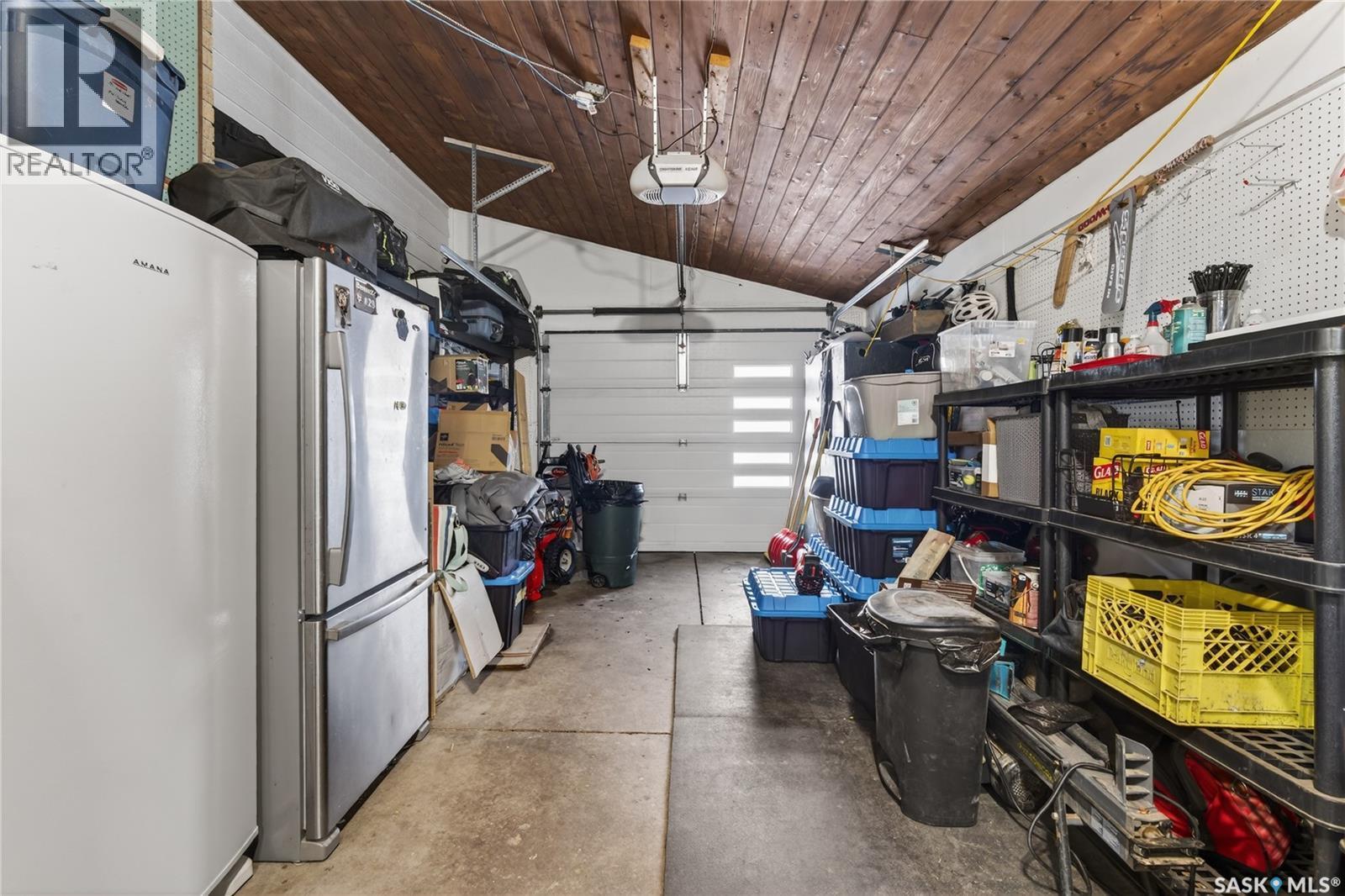 35 King Crescent, Humboldt, SK - Indoor Photo Showing Garage