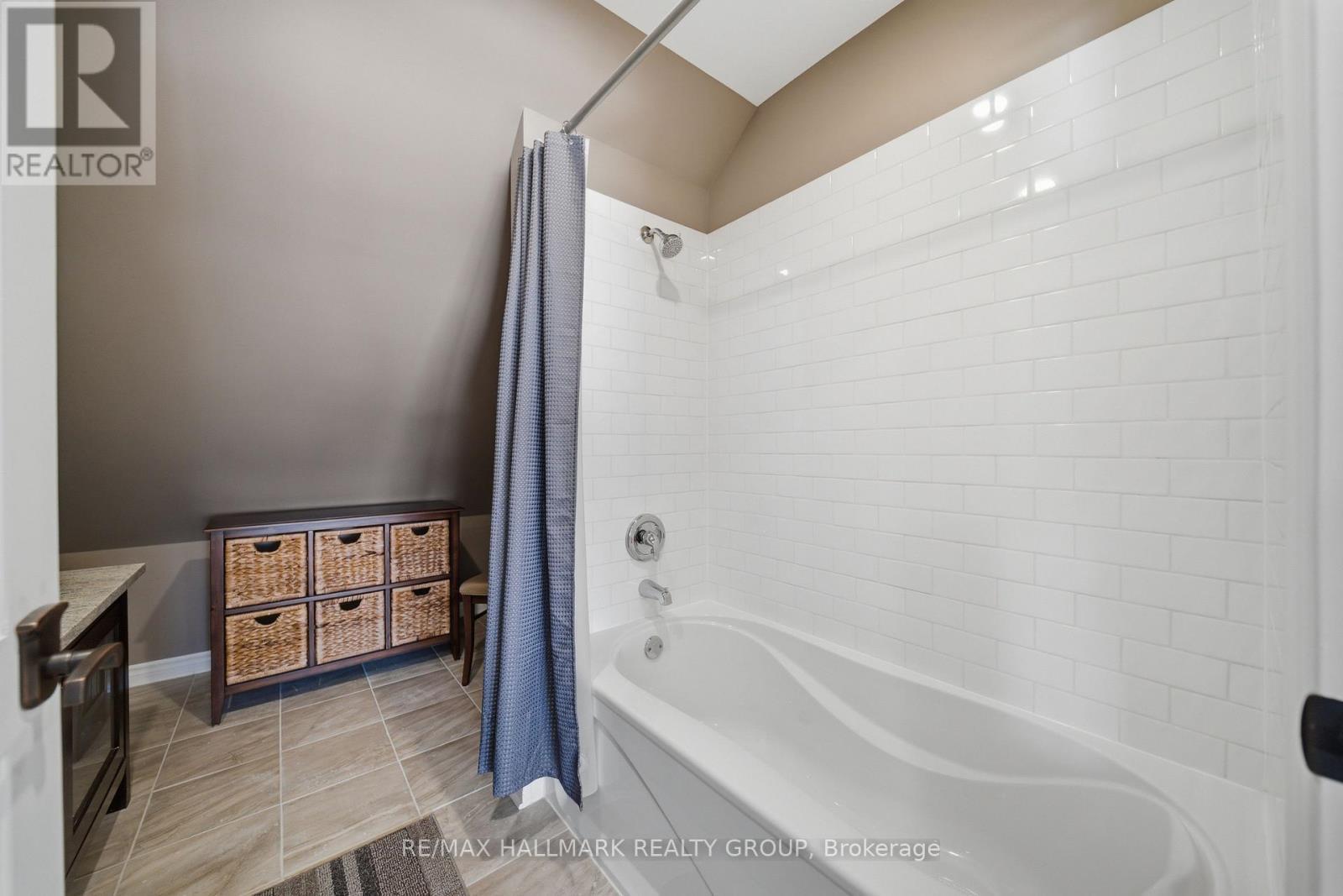 4968 Highway 34 Highway, Champlain, ON - Indoor Photo Showing Bathroom