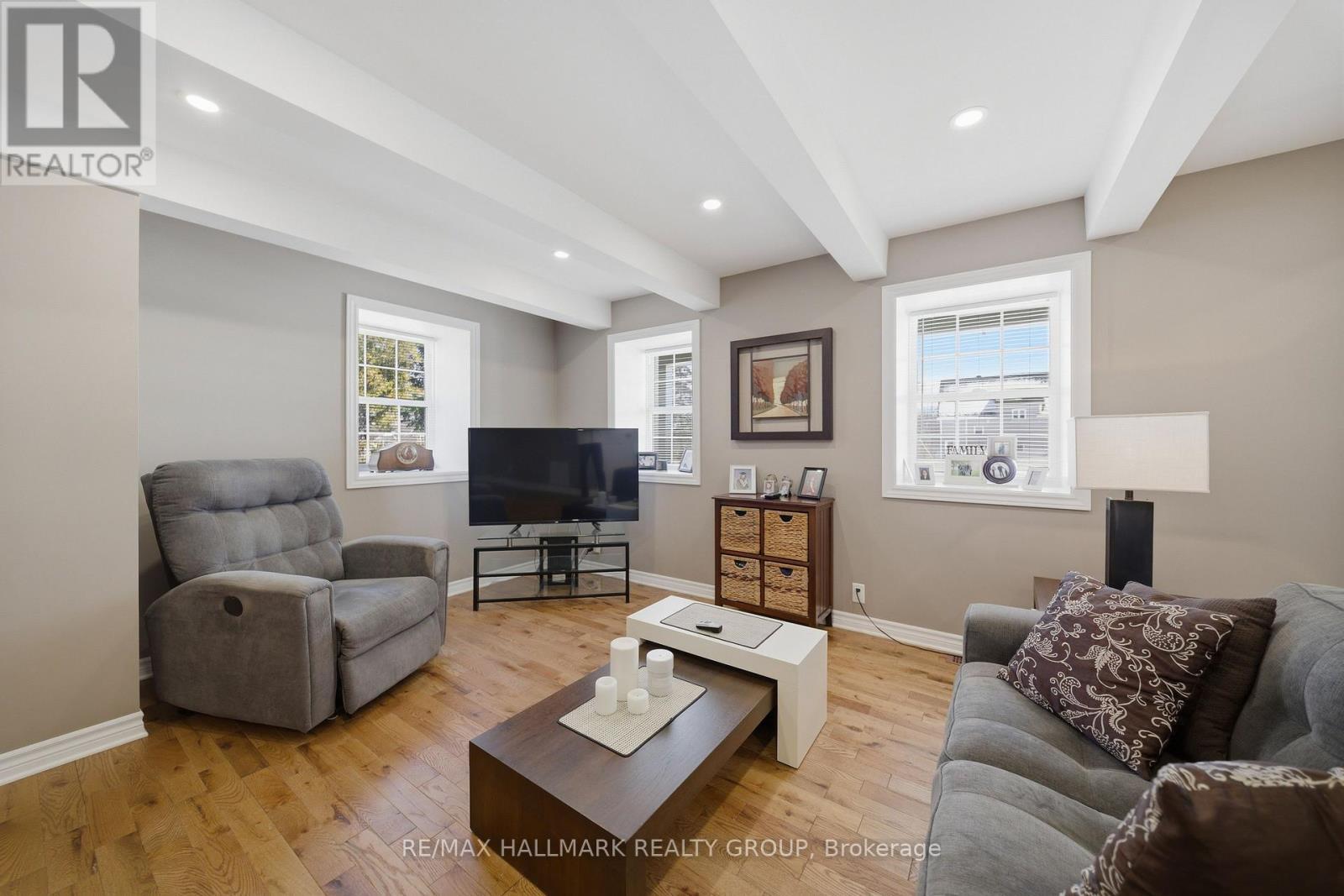 4968 Highway 34 Highway, Champlain, ON - Indoor Photo Showing Living Room