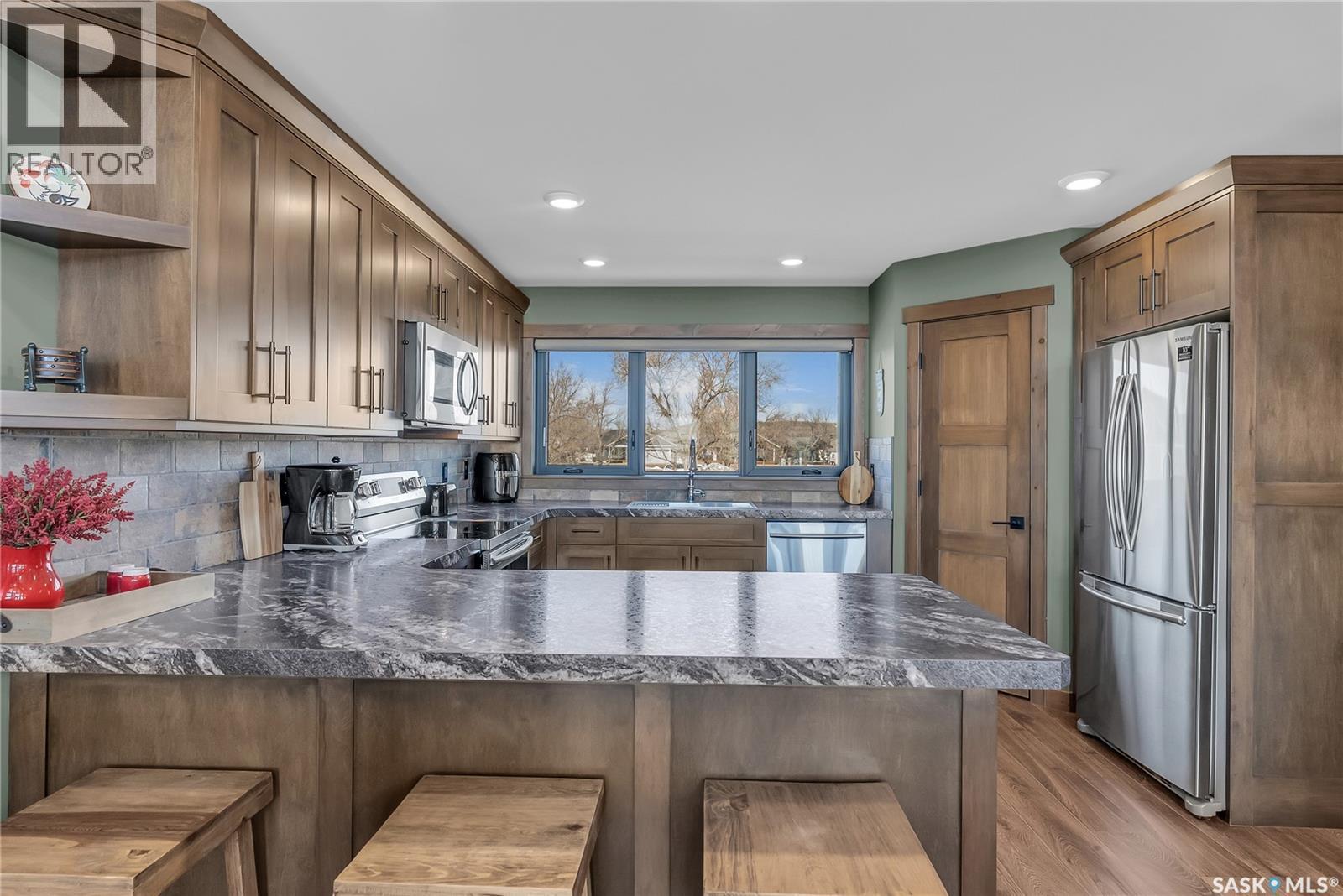 35 Grace Bay, Diefenbaker Lake, SK - Indoor Photo Showing Kitchen