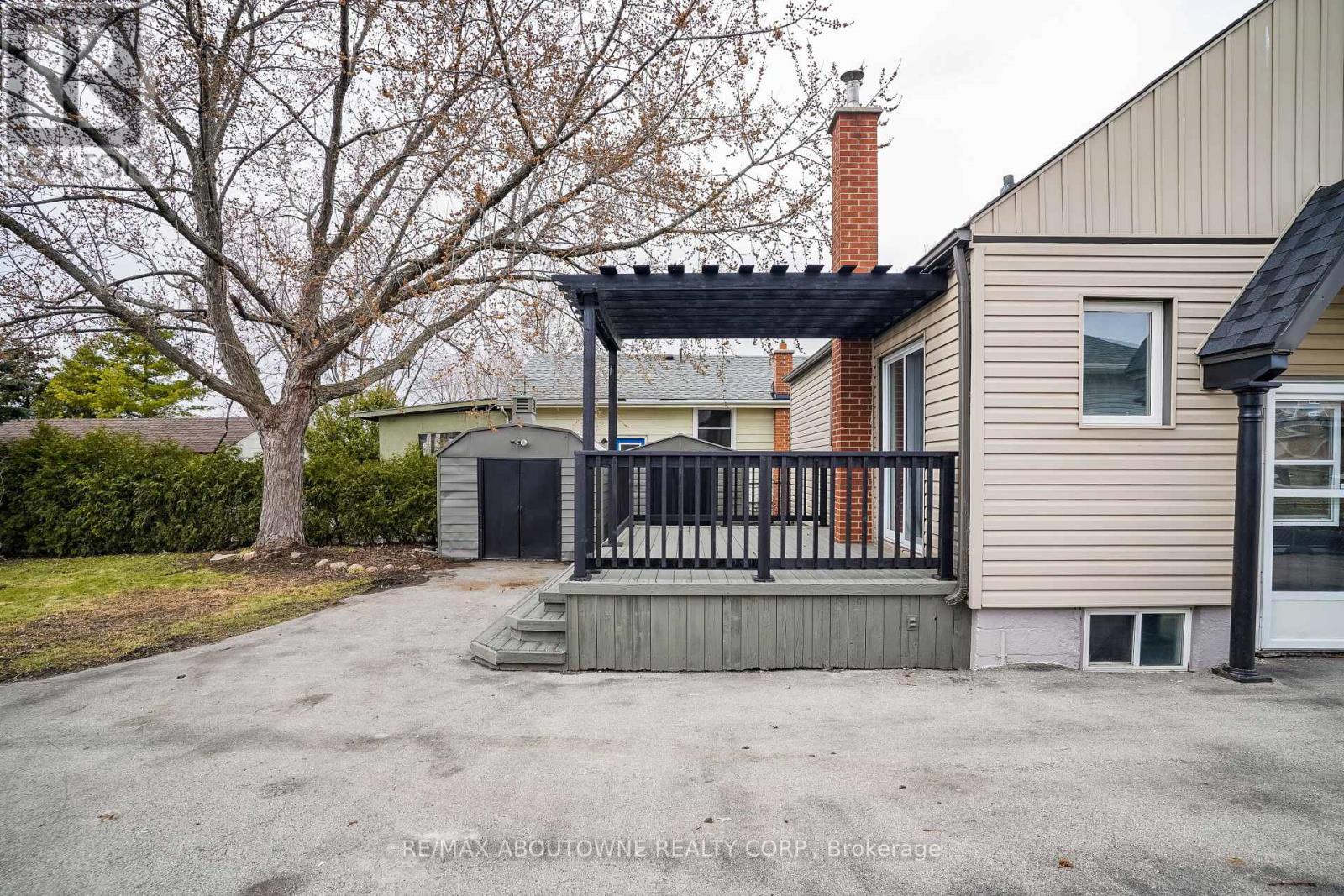 96 Mohawk Road E, Hamilton, ON - Outdoor