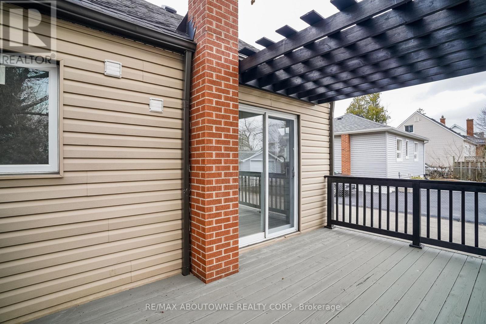 96 Mohawk Road E, Hamilton, ON - Outdoor With Deck Patio Veranda With Exterior