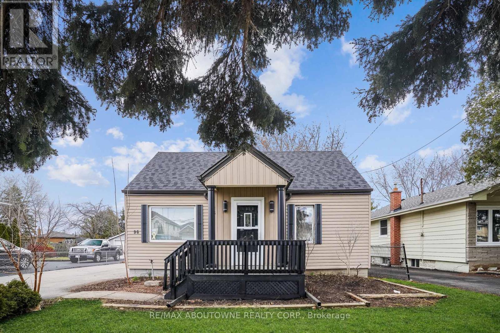 96 Mohawk Road E, Hamilton, ON - Outdoor With Deck Patio Veranda