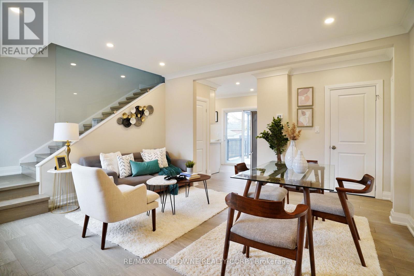 96 Mohawk Road E, Hamilton, ON - Indoor