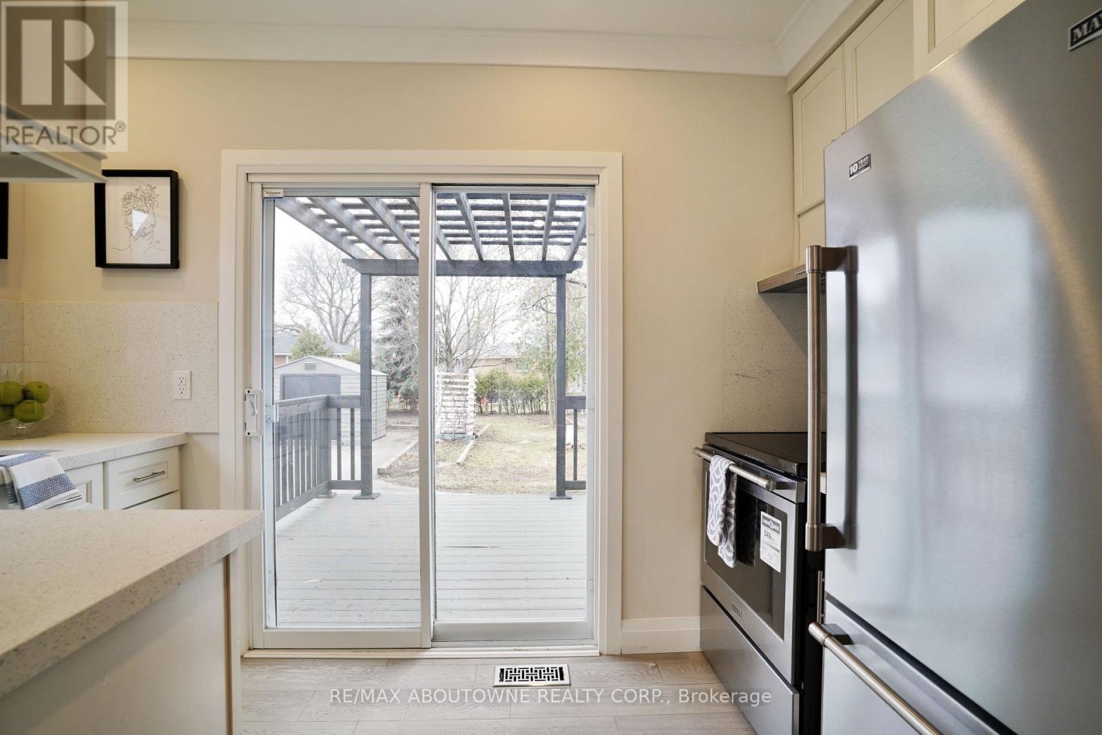 96 Mohawk Road E, Hamilton, ON - Indoor