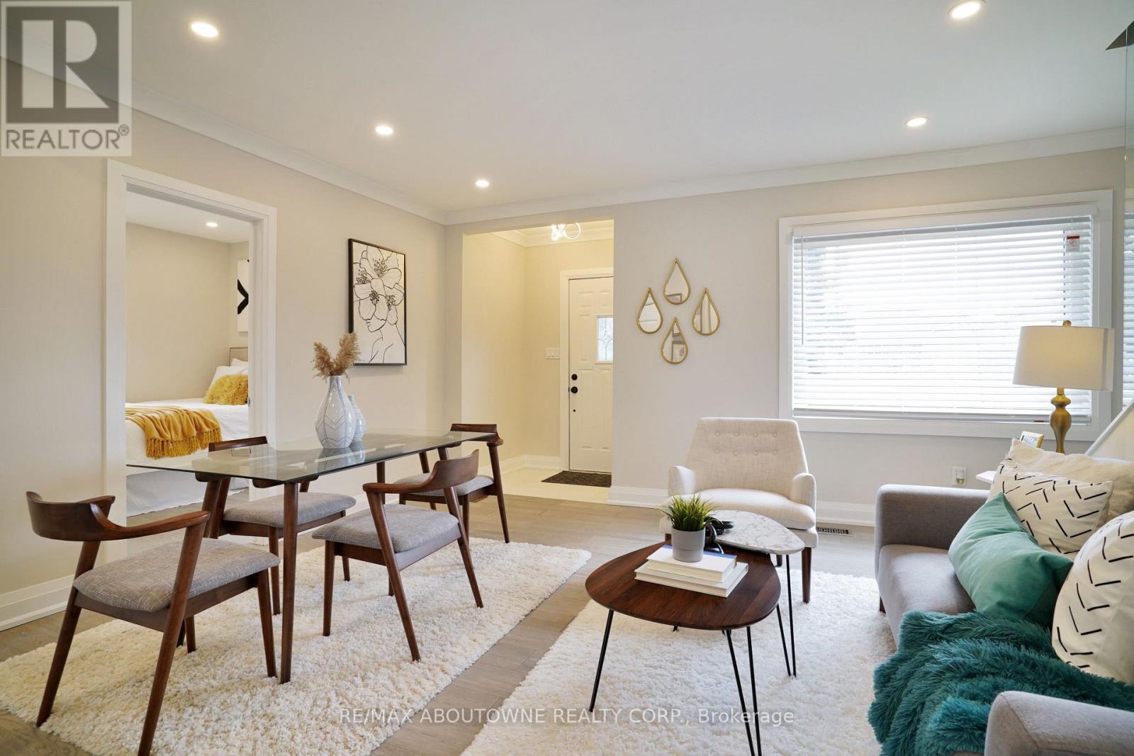 96 Mohawk Road E, Hamilton, ON - Indoor