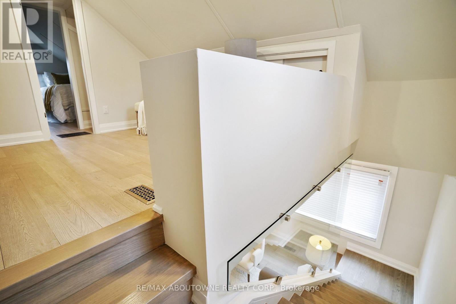 96 Mohawk Road E, Hamilton, ON - Indoor Photo Showing Other Room