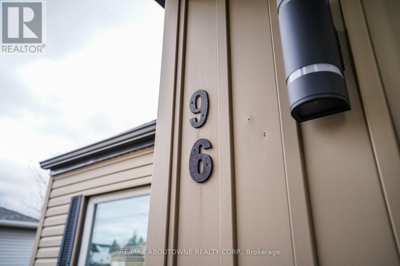 96 Mohawk Road E, Hamilton, ON -