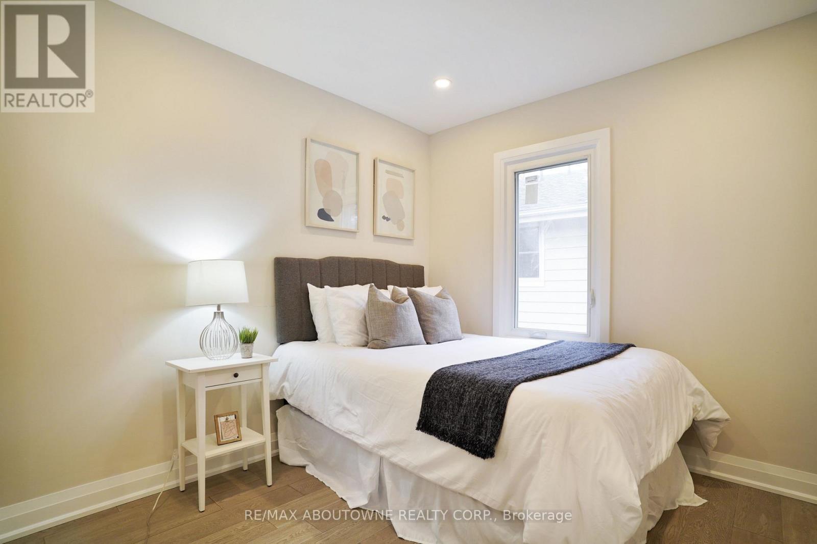 96 Mohawk Road E, Hamilton, ON - Indoor Photo Showing Bedroom