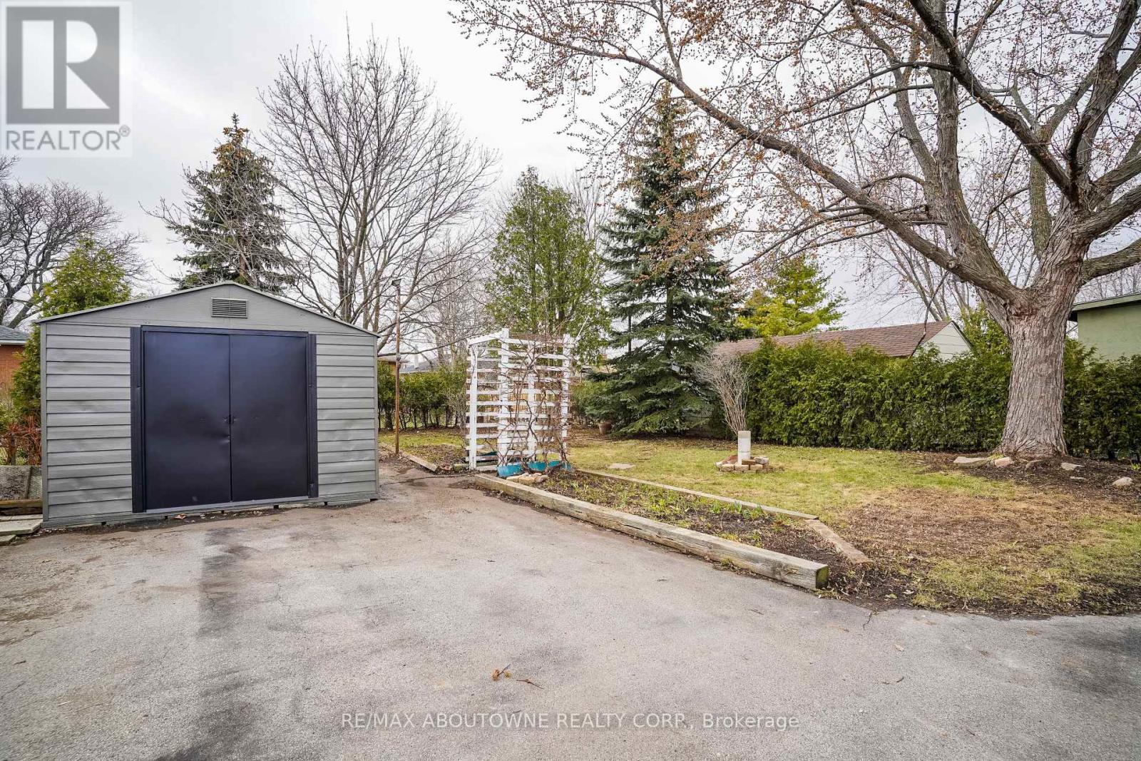 96 Mohawk Road E, Hamilton, ON - Outdoor