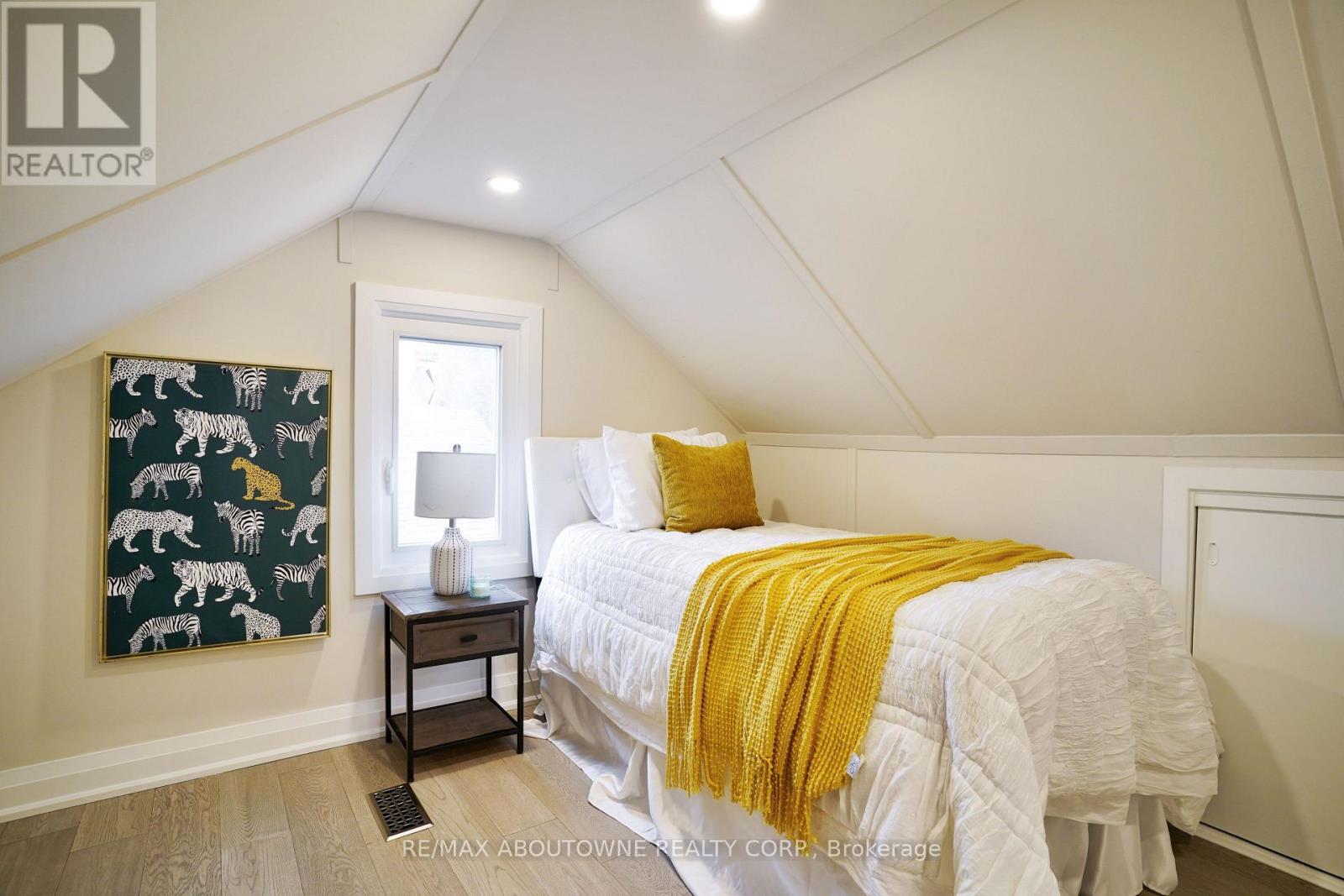 96 Mohawk Road E, Hamilton, ON - Indoor Photo Showing Bedroom