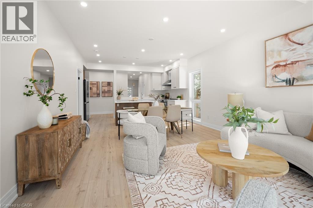 82 Chalmers Street N, Cambridge, ON - Indoor Photo Showing Living Room