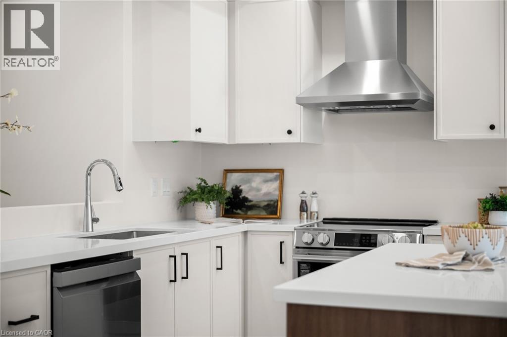 82 Chalmers Street N, Cambridge, ON - Indoor Photo Showing Kitchen With Upgraded Kitchen