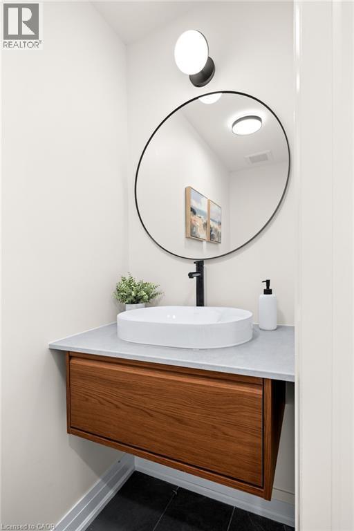 84 Chalmers Street N, Cambridge, ON - Indoor Photo Showing Bathroom