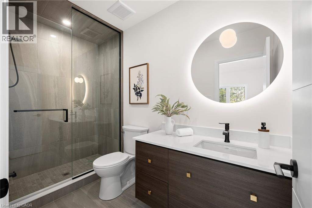 84 Chalmers Street N, Cambridge, ON - Indoor Photo Showing Bathroom