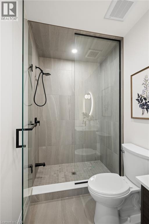 84 Chalmers Street N, Cambridge, ON - Indoor Photo Showing Bathroom