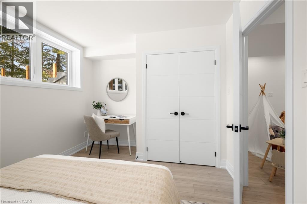 84 Chalmers Street N, Cambridge, ON - Indoor Photo Showing Bedroom