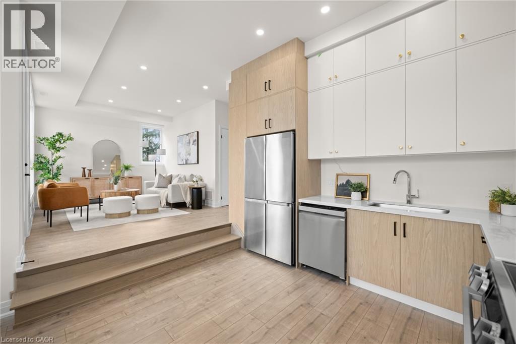 84 Chalmers Street N, Cambridge, ON - Indoor Photo Showing Kitchen